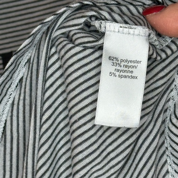 Maurices Striped V-Neck T-Shirt - Picture 4 of 5